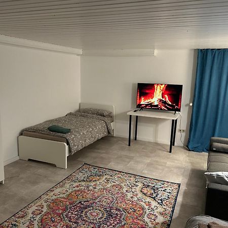 Souterrain Wohnung In Der Naehe Vom Duesseldorfer Flughafen Ratingen Eksteriør billede