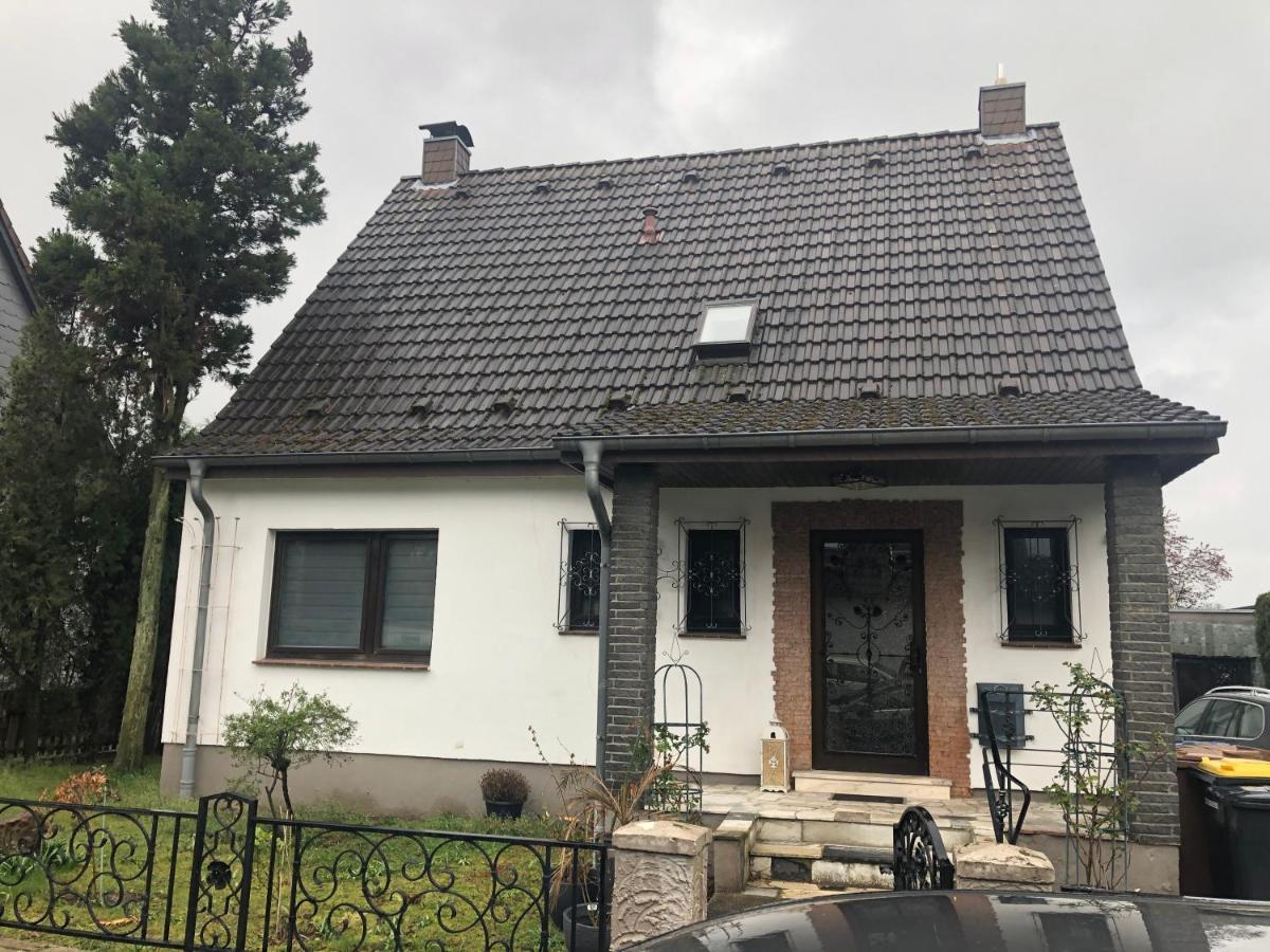 Souterrain Wohnung In Der Naehe Vom Duesseldorfer Flughafen Ratingen Eksteriør billede