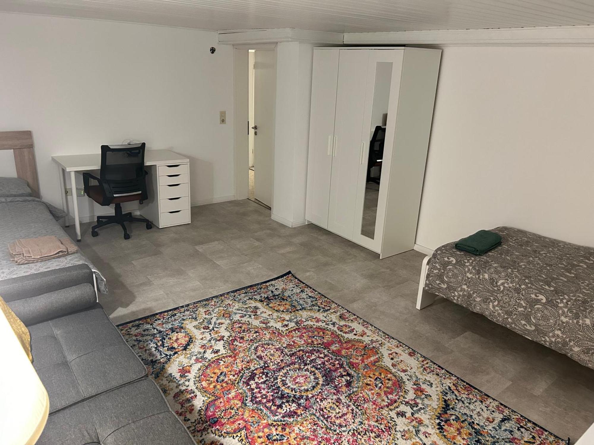 Souterrain Wohnung In Der Naehe Vom Duesseldorfer Flughafen Ratingen Eksteriør billede