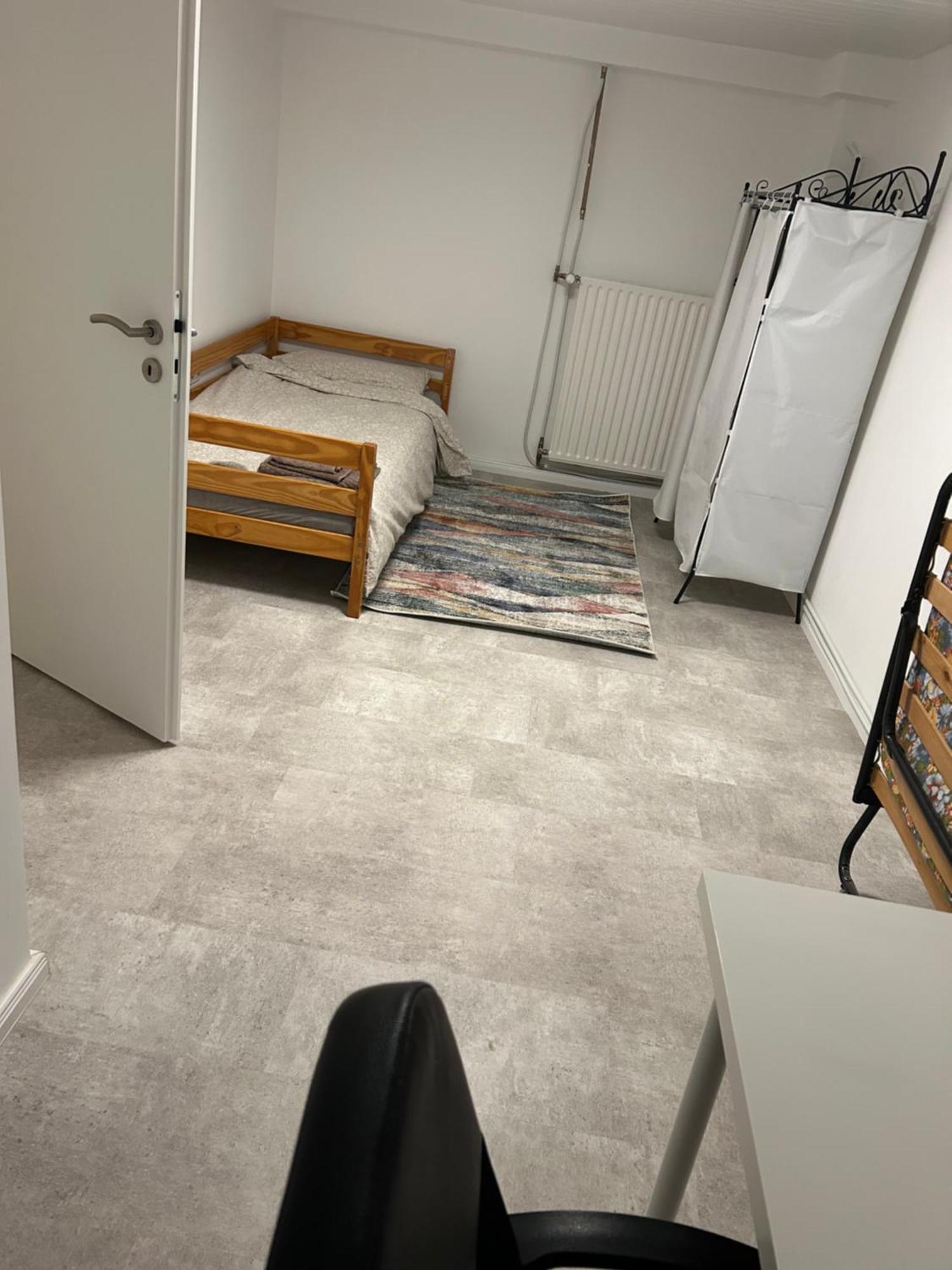 Souterrain Wohnung In Der Naehe Vom Duesseldorfer Flughafen Ratingen Eksteriør billede